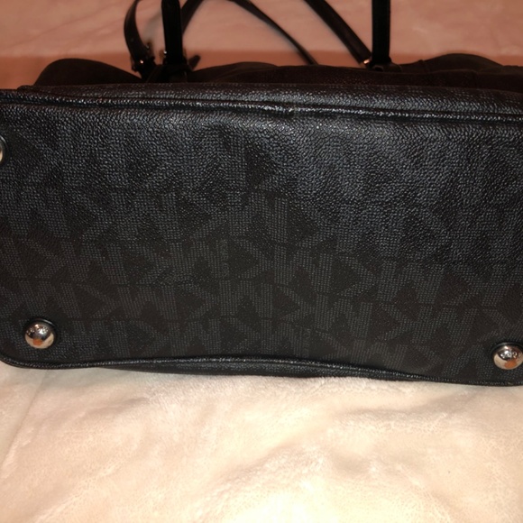 Michael Kors Signature Large Tote - Picture 2 of 6